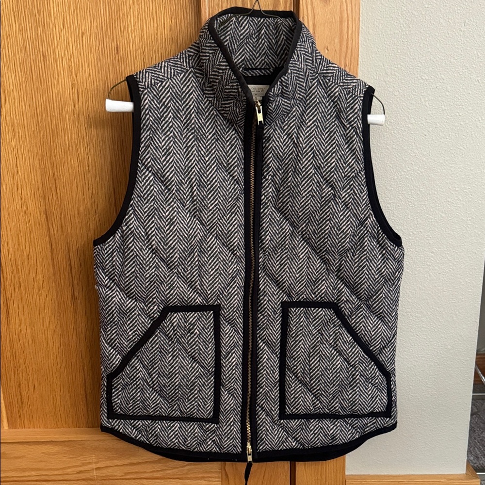 J. crew vest. In great condition. Double zippers. Sz S Down fill